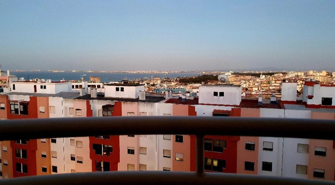 River View & Close To The Beach - Quarto Em Almada Dış mekan fotoğraf